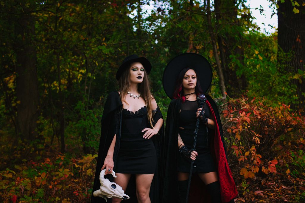 Fall Forest Witchcraft Halloween Photo Shoots (5)